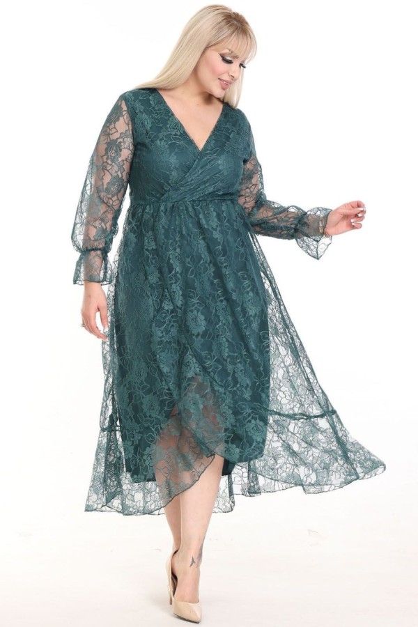 Ilga puošni suknelė su nėriniais