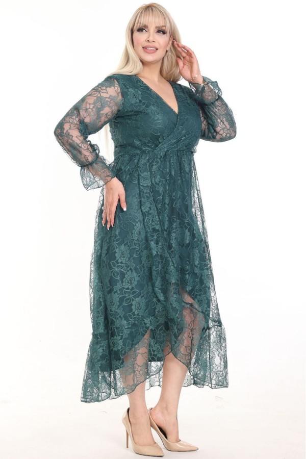 Ilga puošni suknelė su nėriniais