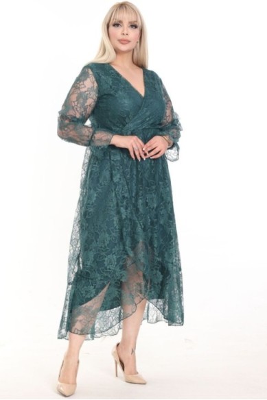 Ilga puošni suknelė su nėriniais