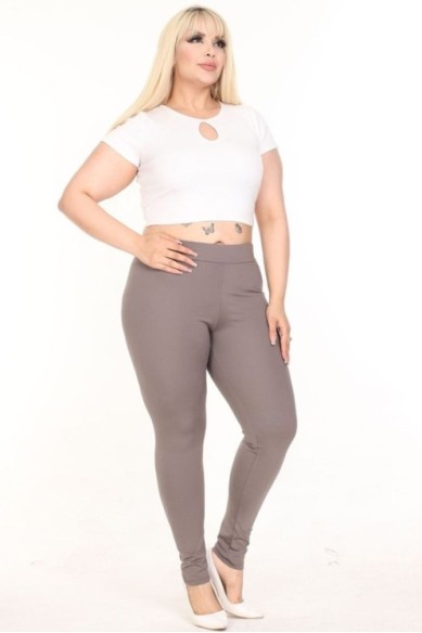 Aptemptos didelių dydžių kelnės