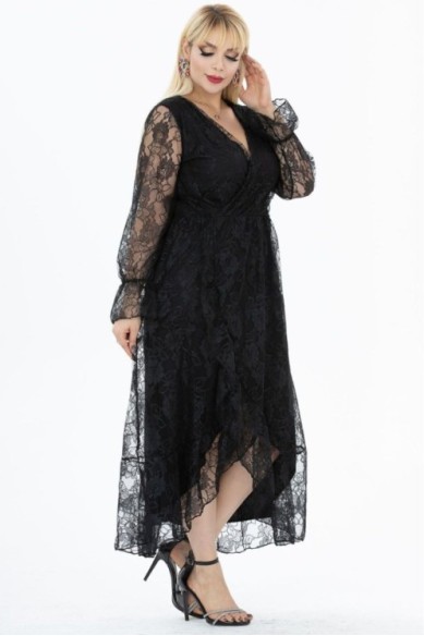 Ilga puošni suknelė su nėriniais