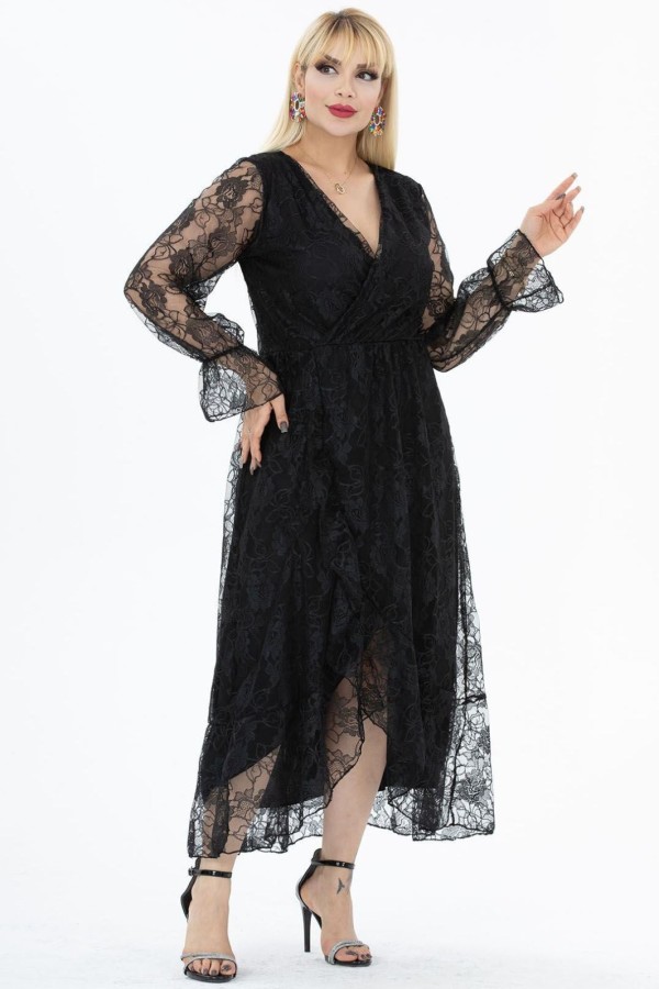 Ilga puošni suknelė su nėriniais