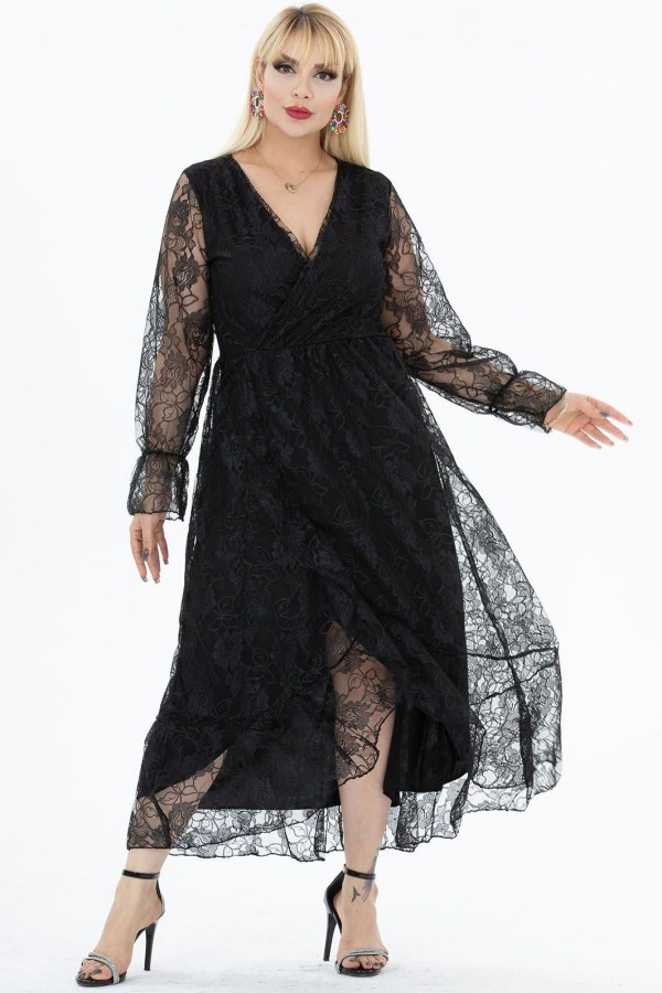 Ilga puošni suknelė su nėriniais