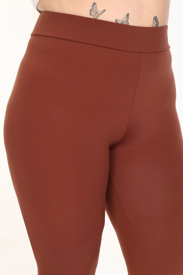 Aptemptos didelių dydžių kelnės