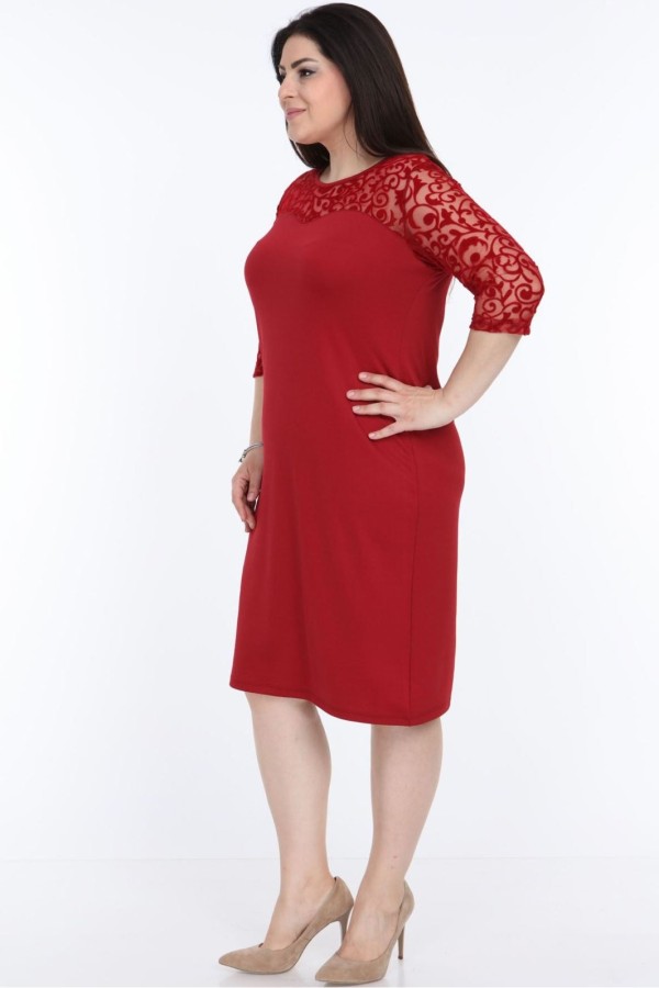 Tamsiai raudona suknelė