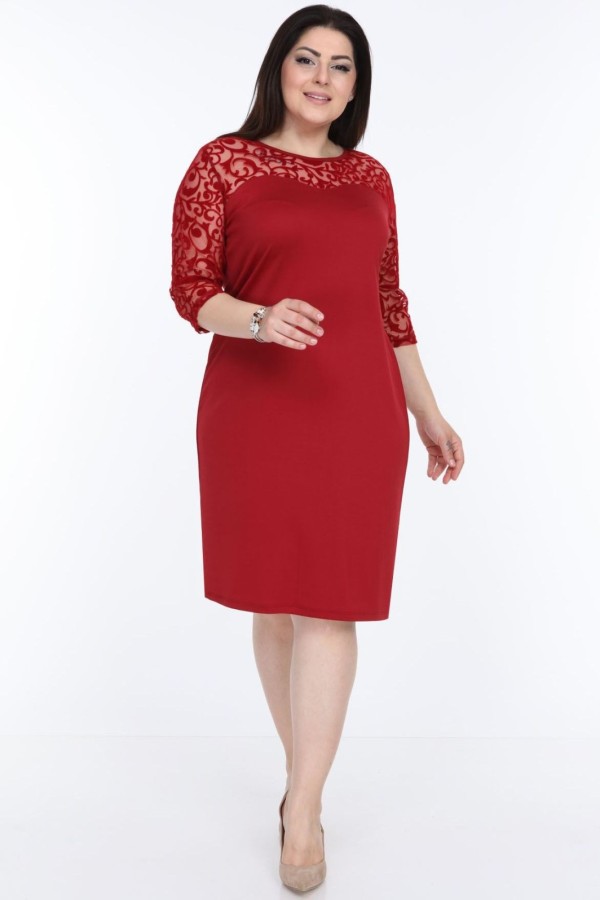 Tamsiai raudona suknelė