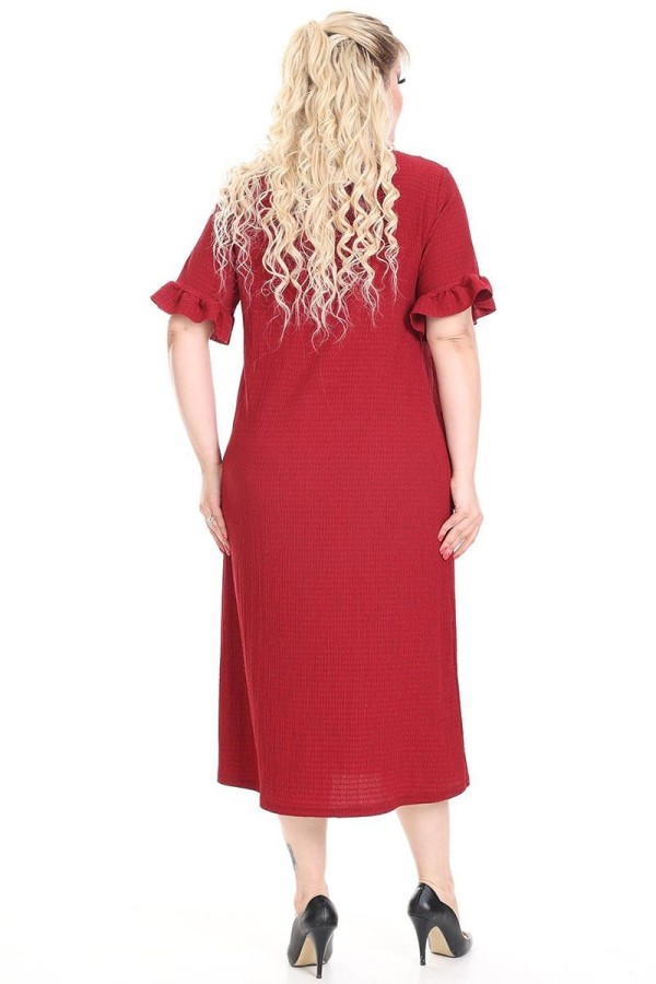 Raudona suknelė trumpomis rankovėmis