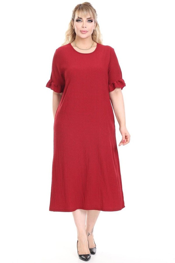 Raudona suknelė trumpomis rankovėmis