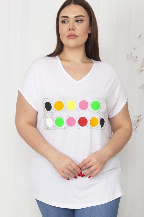 Lengvi viskozės marškinėliai su iškirpte