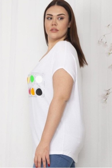 Lengvi viskozės marškinėliai su iškirpte