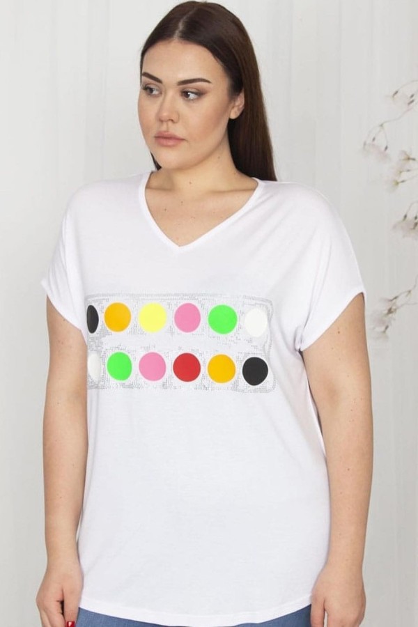 Lengvi viskozės marškinėliai su iškirpte