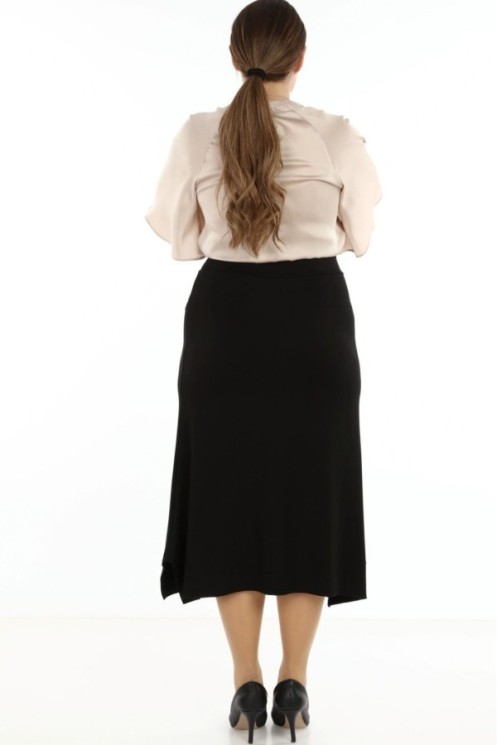 Platėjantis juodas sijonas 2