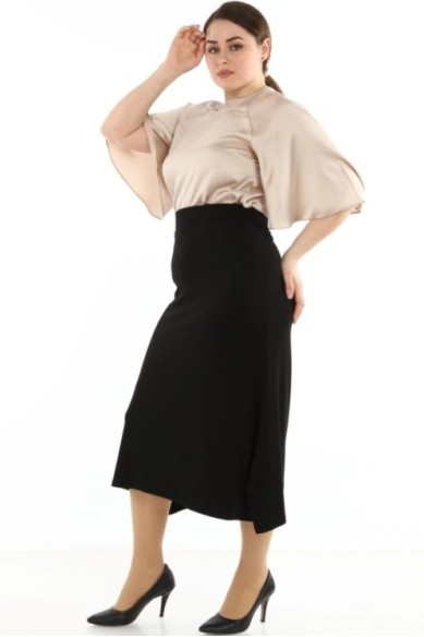 Platėjantis juodas sijonas