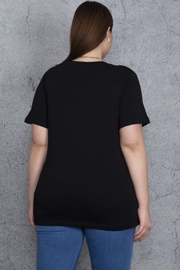 Juodi madingi marškinėliai su aplikacijomis