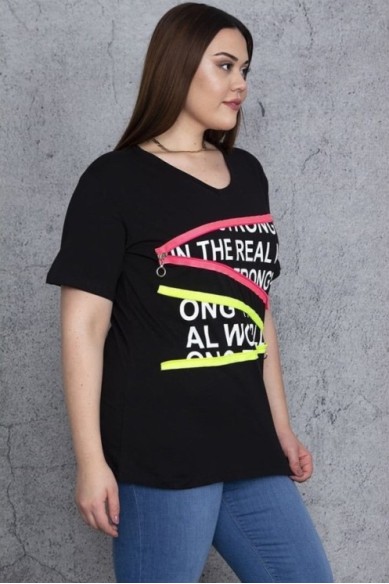 Juodi madingi marškinėliai su aplikacijomis