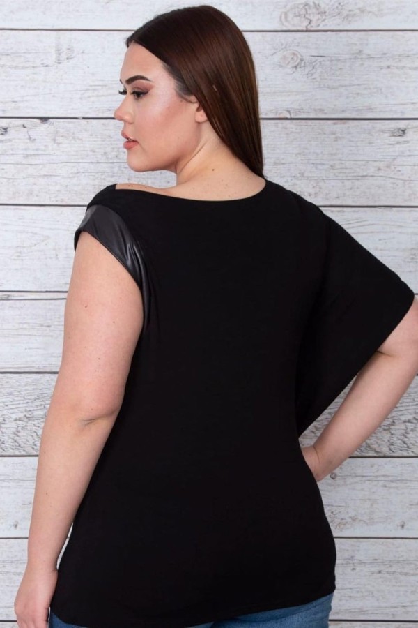 Juoda asimetriška palaidinė trumpomis rankovėmis