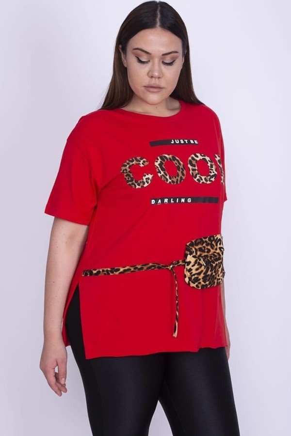 Raudona palaidinė su prisegama pinigine