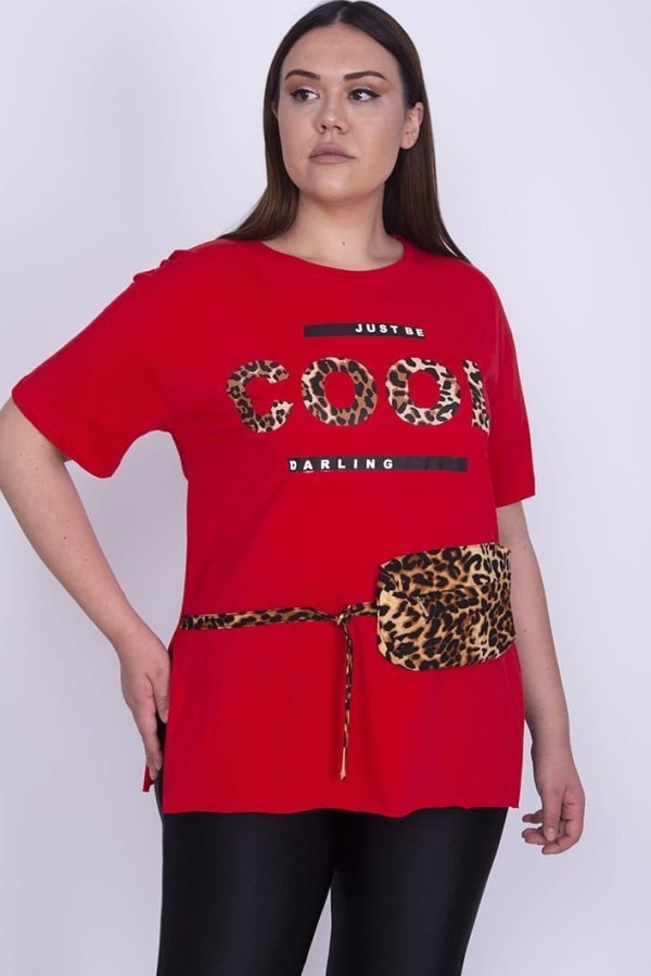 Raudona palaidinė su prisegama pinigine