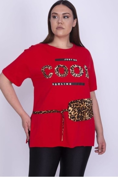 Raudona palaidinė su prisegama pinigine