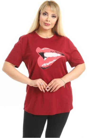 Raudoni marškinėliai trumpomis rankovėmis