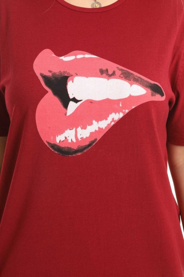 Raudoni marškinėliai trumpomis rankovėmis