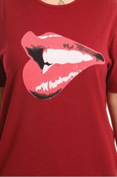 Raudoni marškinėliai trumpomis rankovėmis