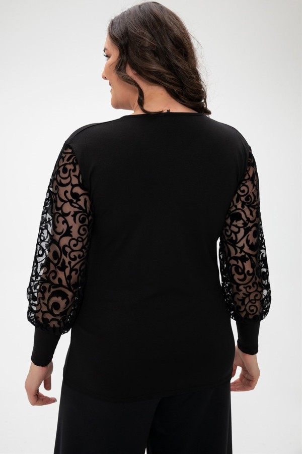 Elegantiška juoda palaidinė puošniomis rankovėmis