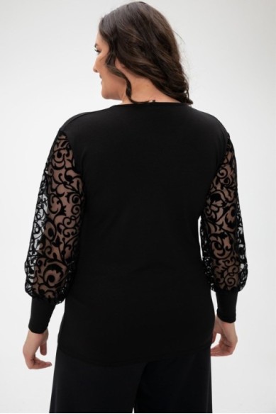 Elegantiška juoda palaidinė puošniomis rankovėmis