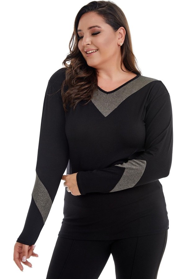 Juoda moterų palaidinė su voko formos iškirpte