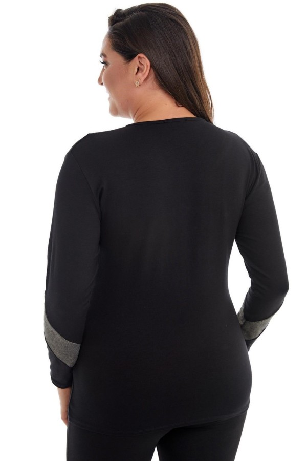 Juoda moterų palaidinė su voko formos iškirpte