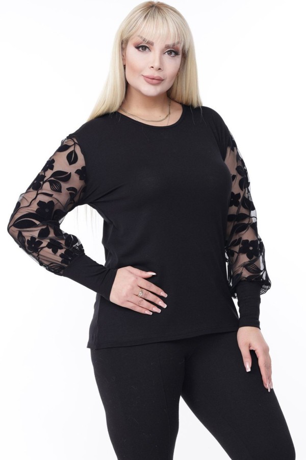 Elegantiška juoda palaidinė puošniomis rankovėmis