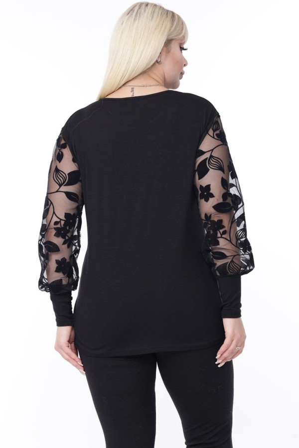 Elegantiška juoda palaidinė puošniomis rankovėmis