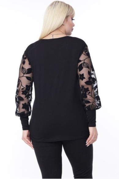 Elegantiška juoda palaidinė puošniomis rankovėmis