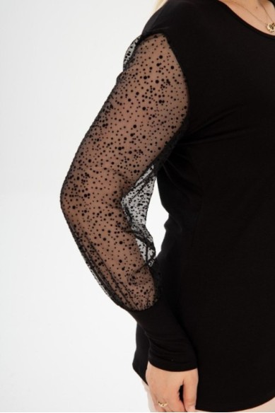 Elegantiška juoda palaidinė puošniomis rankovėmis