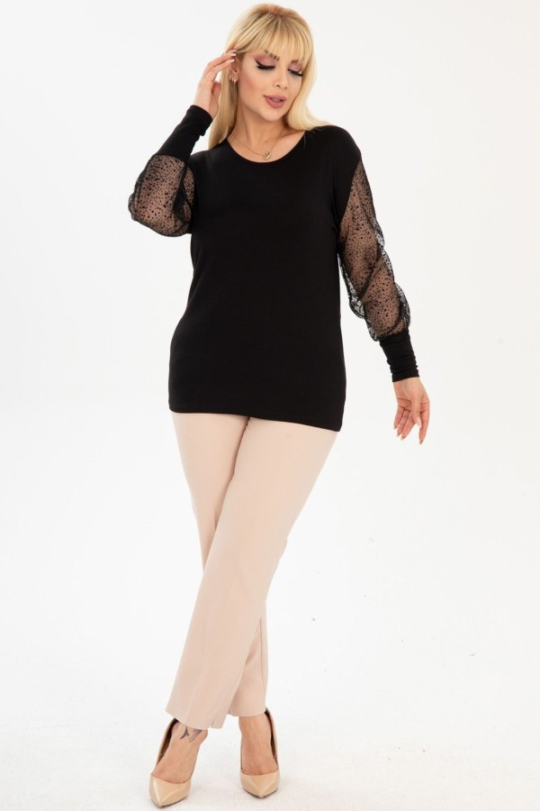 Elegantiška juoda palaidinė puošniomis rankovėmis