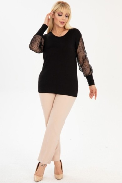 Elegantiška juoda palaidinė puošniomis rankovėmis