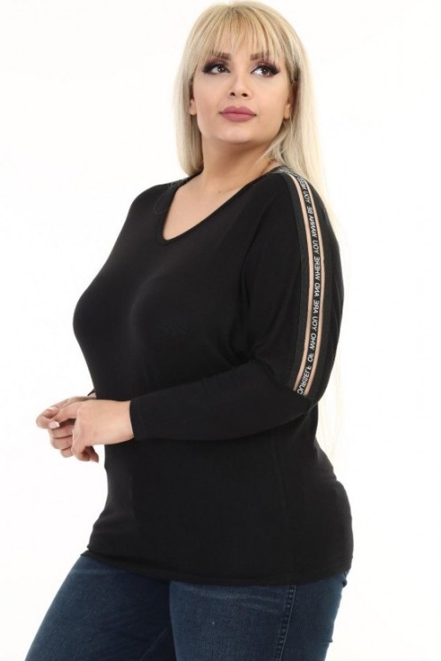 Paprasta juoda palaidinė ilgomis rankovėmis