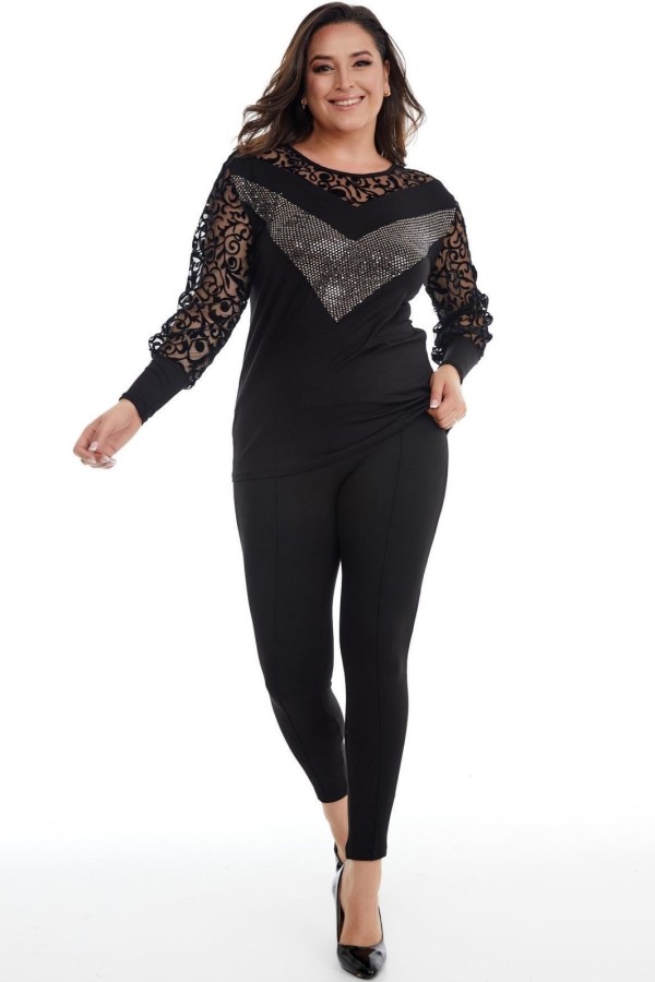 Elegantiška juoda palaidinė puošniomis rankovėmis