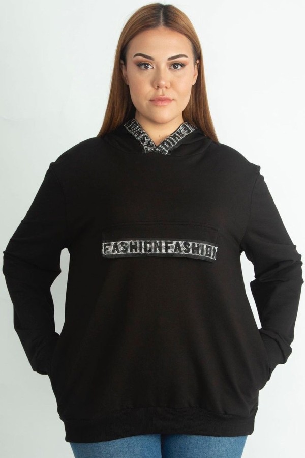 Stilingas juodas džemperis su gobtuvu ir kišenėmis