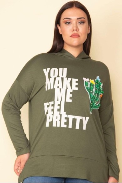 Džemperis su gobtuvu ir aplikacija