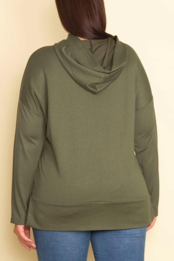 Džemperis su gobtuvu ir aplikacija