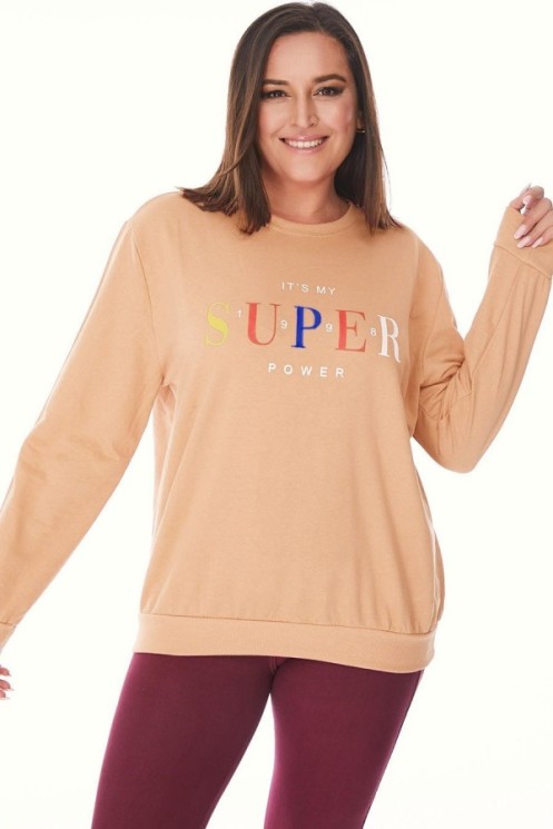 Smėlio spalvos bliuzonas su spalvingu užrašu