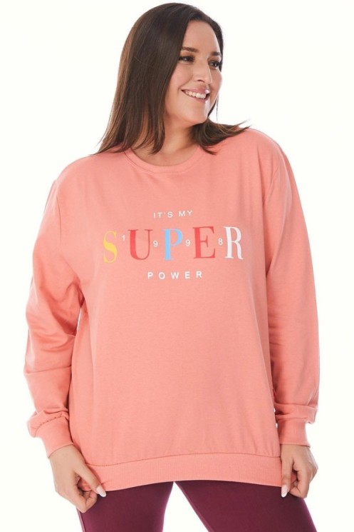 Koralų spalvos bliuzonas su spalvingu užrašu