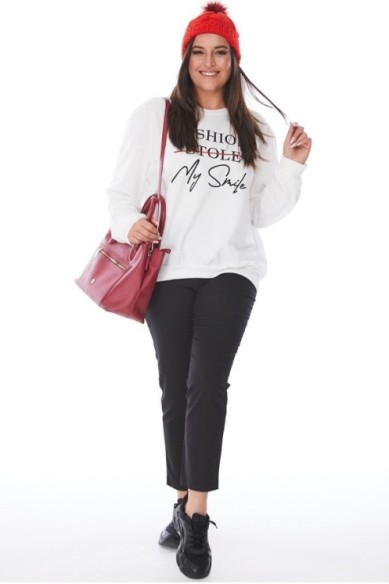 Basic baltas džemperis su užrašais