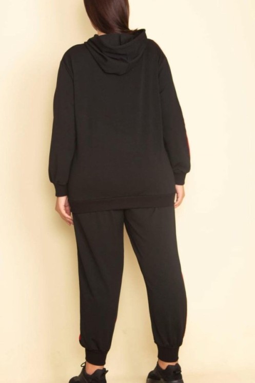 Juodai raudonas sportinis kostiumėlis 2