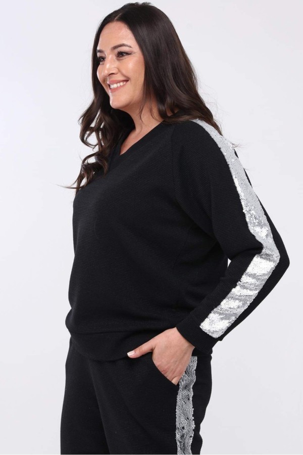 Juodos spalvos kostiumas su žvyneliais