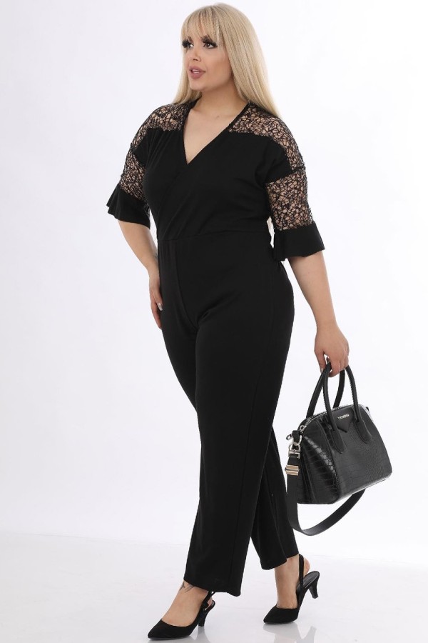 Juodas kombinezonas su nėriniais