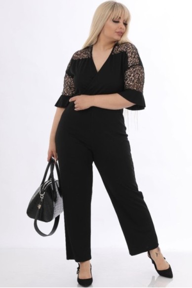 Juodas kombinezonas su nėriniais