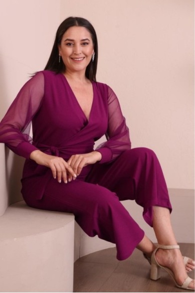 Rožinis elegantiškas kombinezonas su dirželiu