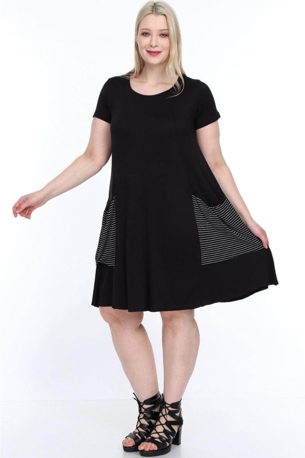 Juoda suknelė su priekinėmis kišenėmis